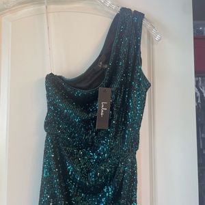 New gorgeous Lulu’s sequin dress in teal colos